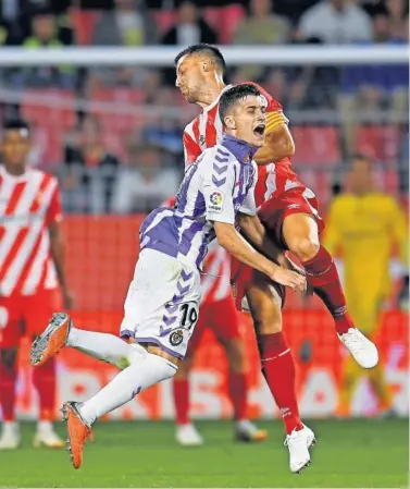  ??  ?? DESTACADO. Toni hizo un buen partido en su debut en Primera División.