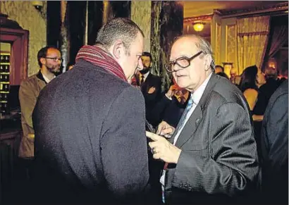  ?? LLIBERT TEIXIDÓ ?? Jesús Badenes, director de llibres del Grup Planeta, amb Pere Gimferrer a l’hotel Palace