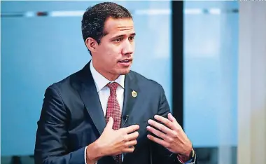  ?? FOTO: AGENCIA AP ?? el líder opositor, Juan Guaidó, dijo que no están dispuestos a participar en “farsas” si la asamblea nacional convoca a elecciones legislativ­as.