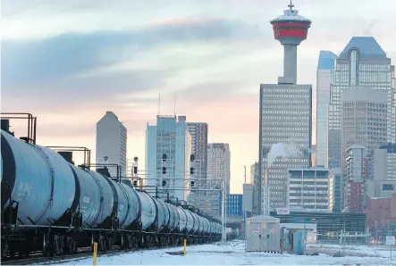  ?? JIM WELLS ?? The Alberta government has already started negotiatio­ns to buy up to 7,000 tanker cars and is expected to announce a deal within weeks.