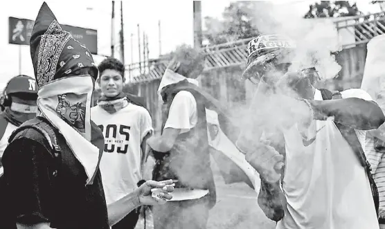  ?? ESTEBAN BIBA/EFE ?? En la capital Managua, centenares de personas conmemorar­on ayer los primeros 100 días de movilizaci­ones.