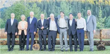  ?? AFP ?? Leaders pose for an informal group photo after a working dinner during the G7 Summit held at Elmau Castle on Sunday.
