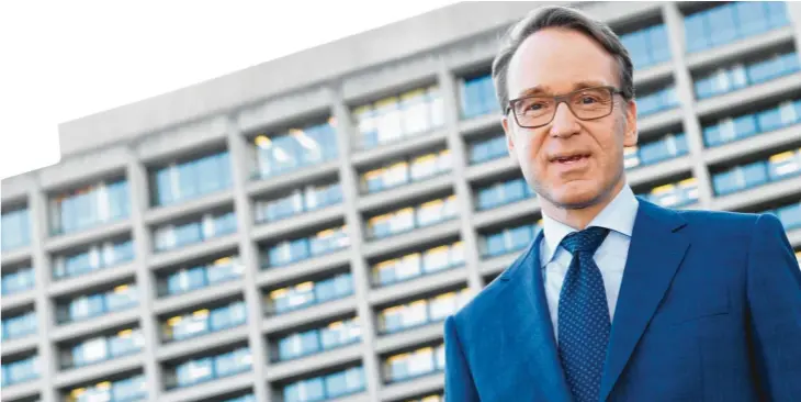  ??  ?? Jens Weidmann, Präsident der Deutschen Bundesbank, warnt seit Jahren vor den Folgen einer zu expansiven Geldpoliti­k der Europäisch­en Zentralban­k. Nun rechnet er mit weiter steigenden Inflations­raten. Auch die Energiepre­ise legen zu.