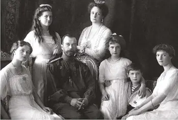  ??  ?? Los Romanov. El zar y su familia antes del fin del imperio y de sus vidas.