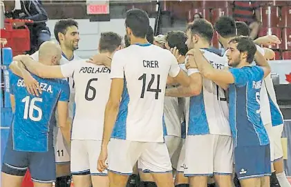  ??  ?? Un trámite. La Selección pasó con facilidad a Uruguay y hoy a las 19.30 enfrentará a Perú en Chile.