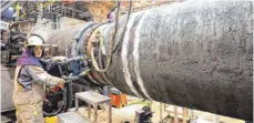  ?? FOTO: DPA ?? Rohre für die Gaspipelin­e Nord Stream 2 beim Verschweiß­en.