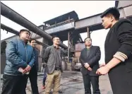  ?? DENG JIA / FOR CHINA DAILY ?? An air quality inspection team sent by the Ministry of Environmen­tal Protection visit a casting corporatio­n in Linfen, Shanxi province, in February.