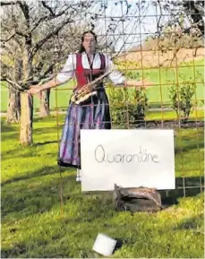  ?? FOTO: PRIVAT ?? Wie kommt die Musikerin vom MV Wain in Quarantäne (oder Quarantöne) zum Klopapier?