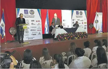  ??  ?? Tercera actividad. La superinten­dencia realizó en San Miguel la tercera feria de educación e innovación financiera, luego de Santa Ana y San Salvador.