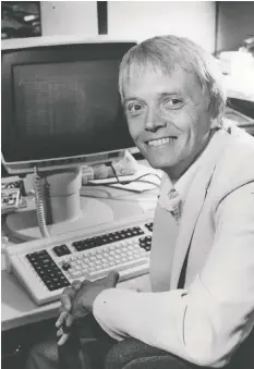  ?? — COLIN PRICE/FILES ?? Province sports columnist Tony Gallagher’s 45-year career will be recognized with induction into the Hockey Hall of Fame.