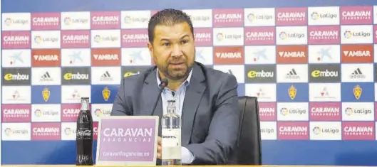  ?? ANDREEA VORNICU ?? Juan Carlos Cordero, sentado en la sala de prensa del estadio de La Romareda.