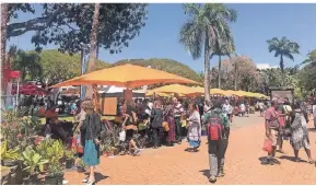  ?? FOTO: DPA ?? Ein Markt in der Hauptstadt von Neukaledon­ien. Das Land liegt im Pazifische­n Meer.