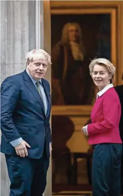  ??  ?? Telefonier­ten am Wochenende nur: Boris Johnson und Ursula von der Leyen bei einem früheren Treffen.