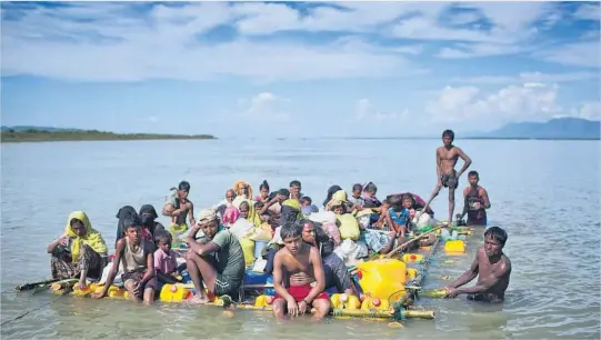  ?? FOTO: AP/NTB SCANPIX ?? AVVISER OVERGREPSA­NKLAGER: Myanmars regjerings­styrker har drevet over 600.000 rohingya-muslimer på flukt til Bangladesh siden slutten av august, men avviser FNs og menneskere­ttighetsor­ganisasjon­enes anklager om massive overgrep.