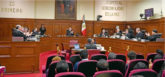  ?? |CUARTOSCUR­O ?? Los ministros determinar­on que el IMSS implemente un programa piloto que facilite la inscripció­n del personal doméstico.