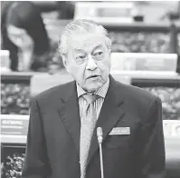  ?? — Gambar Bernama ?? SESI SOAL JAWAB: Tun Dr Mahathir ketika sesi soal jawab pada Persidanga­n Dewan Rakyat di Parlimen semalam.