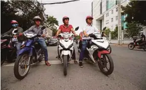  ?? REUTERS PIC ?? ‘Street knight’ Nguyen Thanh Hai (right) and his team patrolling Thu Dau Mot city, Vietnam, recently.