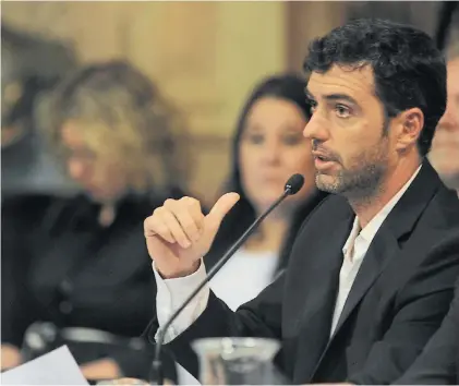  ??  ?? Jefe. Emilio Basavilbas­o es el titular de la ANSeS. Los aumentos impactan en millones de personas.