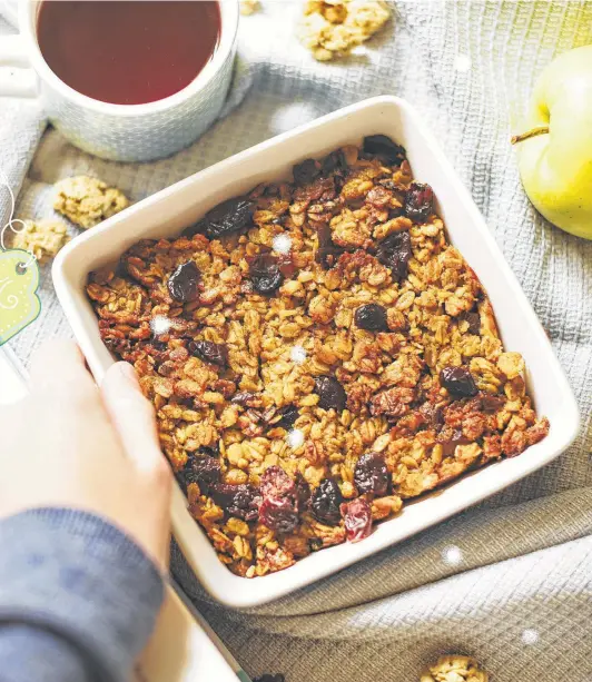 ?? Laura Ascari / Mitchell Beazley ?? Transform ho-hum oatmeal into a brunch-worthy dish loaded by adding almonds and cranberrie­s and baking it in the oven.