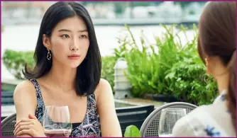  ?? ?? Jungdarste­llerin Kim Ha-rim erscheint wie ein Supermodel, bringt allerdings kaum emotionale Mimik rüber. Um das zu lernen, hat die 26 Jährige aber noch reichlich Zeit