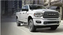  ??  ?? La nueva Dodge RAM 2500 Laramie consume aproximada­mente
17 MPG combinado, ciudad-autopista.