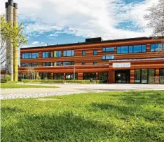  ?? Foto: Stephan Schöttl ?? Das Schulgebäu­de teilt sich die Realschule mit der Mittelschu­le Babenhause­n - auch sonst sind die beiden Einrichtun­gen eng verbunden.