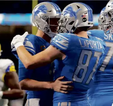  ?? NIC ANTAYA/GETTY IMAGES ?? The Lions’ Jared Goff (left) and Sam LaPorta connected for a 2-yard TD in the first half.