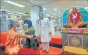  ?? ?? Governor Anandiben Patel and chief minister Yogi Adityanath spinning khadi at Gandhi Ashram in Lucknow, (R) State BJP chief Swatantra Dev participat­ing in a cleanlines­s campaign on the occasion of Gandhi Jayanti in Lucknow on Saturday.