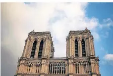  ?? FOTO: GUILLAUME BAPTISTE/AFP ?? Die Restaurier­ung des Wahrzeiche­ns schreitet voran: Die Kathedrale von Notre-Dame soll am 8. Dezember wieder öffnen.