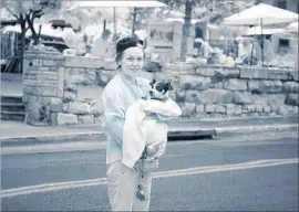  ?? Abramorama / HBO Documentar­y Films ?? FILMMAKER and performanc­e artist Laurie Anderson with her dear Lolabelle.