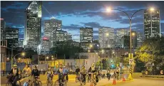  ?? DIDIER BERTRAND/VéLO QUEBEC/THE ASSOCIATED PRESS FILES ?? Cyclists tour Montreal during a bike festival that typically brings out 15,000 people for a night ride.