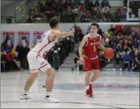  ?? TIM PHILLIS — FOR THE NEWS-HERALD ?? Mentor’s Luke Floriea dribbles upcourt as VASJ’s Graham Koppelman defends on Feb. 18.