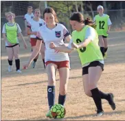  ?? Scott herpst ?? Saddle Ridge’s Kristine Ellis (left) and Chattanoog­a Valley’s Mylee Sutherland battle for possession of the ball during a match last Monday in Rock Spring.