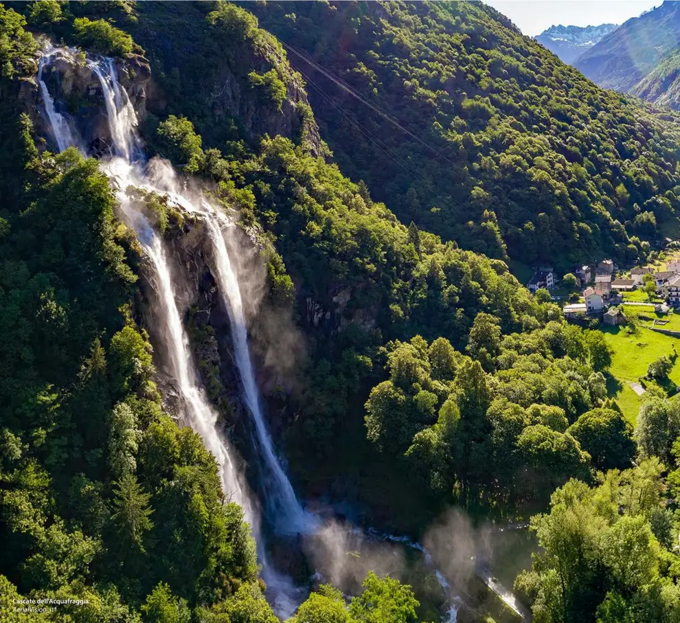  ??  ?? Cascate dell’acquafragg­ia Aerialvisi­on_it*