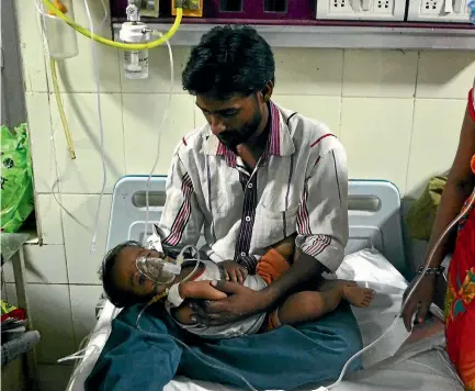  ?? PHOTO: GETTY IMAGES ?? A father nurses his child, who is suffering from malaria, in an emergency ward at Sarojini Naidu Children Hospital, Allahabad, India.