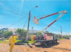  ?? ?? Con un operativo a cargo de 10 cuadrillas de la ANDE, pertenecie­ntes a distintas unidades de la Agencia Regional Alto Paraná, intervinie­ron 257 conexiones directas en baja tensión, informaron.