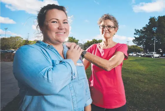  ?? Picture: MARC STAPELBERG ?? Teacher Elke Readman (left) saved Lib Ruytenberg's life by performing CPR while picking up a wine rack she found on Gumtree.