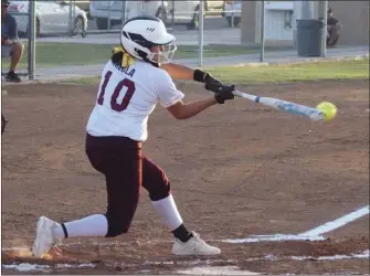  ?? KARINA LOPEZ PHOTO ?? Calexico High’s Lynette Niebla makes contact with a pitch for the Bulldogs during a home game on Wednesday.