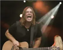  ?? SCOTT GARDNER, HAMILTON SPECTATOR FILE PHOTO ?? Alan Doyle loves that the net is helping keep traditiona­l folk music alive.