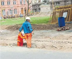  ??  ?? En construcci­ón. El plan incluye hacer más senderos.