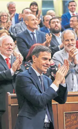  ?? Francisco seco/ap ?? Sánchez, aplaudido por diputados socialista­s