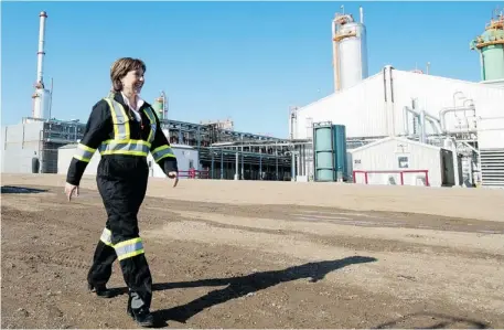  ?? The Canadian Press/Files ?? B.C. Premier Christy Clark tours the Spectra Energy plant in Fort Nelson, B.C., last spring. The province plans to move ahead on developing a liquefied natural gas industry despite the challenges this will raise in meeting ambitious greenhouse gas...