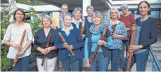  ?? FOTO: ANGELA SCHNEIDER ?? Der Flötenkrei­s der evangelisc­hen Martin-Luther-Kirchengem­einde in Tettnang mit (vorne, von links): Judith Layec, Gerlinde Fries, Agnes Gutheil, Maria Müller und Karola Arenz sowie (hinten, von links) Waltraud Schupp, Anne-Lise Leyser, Sabine Länge,...