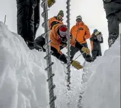  ?? Drilling a hole in frozen Ross Sea ice. ??