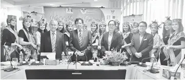  ??  ?? Abang Johari (centre) with (front row, , from third left) Talib, Jane and Edwin posing for a photo with the 15 beauty pageant finalists.