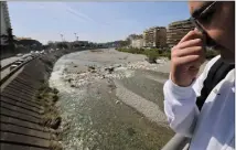  ?? (Photo Sébastien Botella) ?? Après quelques semaines de répit, les mauvaises odeurs ont repris mi-mars, notamment dans les quartiers est, le long du Paillon.