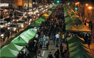  ?? Photo by Roderick Osis ?? OPEN, CLOSE. Operation of the night market which reopened December 1, was suspended after apparent lapses in crowd control. The city will immediatel­y organize a meeting and conduct a post-night market assessment to evaluate the incident.