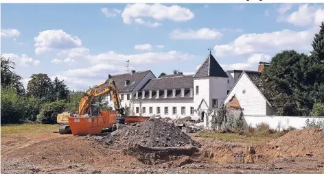  ?? FOTO: UWE MISERIUS ?? Immer mehr Menschen möchten in Leverkusen leben. Die Stadt muss Wohnraum schaffen. An der Böcklerstr­aße wird beispielsw­eise gebaut.