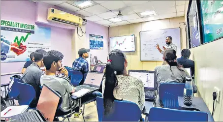  ?? HT PHOTO ?? An ongoing class at the Laxmi Nagar branch of the National Institute of Financial Markets, a private financial market institute.
