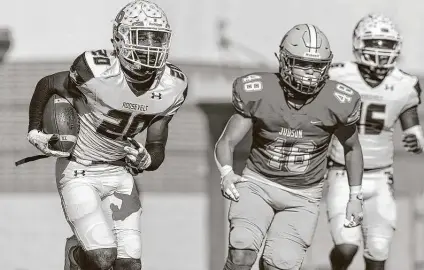  ?? Marvin Pfeiffer / Staff photograph­er ?? Roosevelt running back Jaylen Dears turns upfield during the first half. Dears scored on a 28-yard catch in the third quarter.